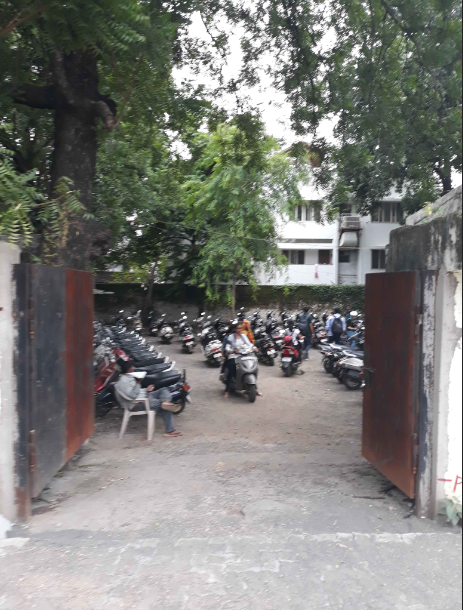 saraf sadan parking