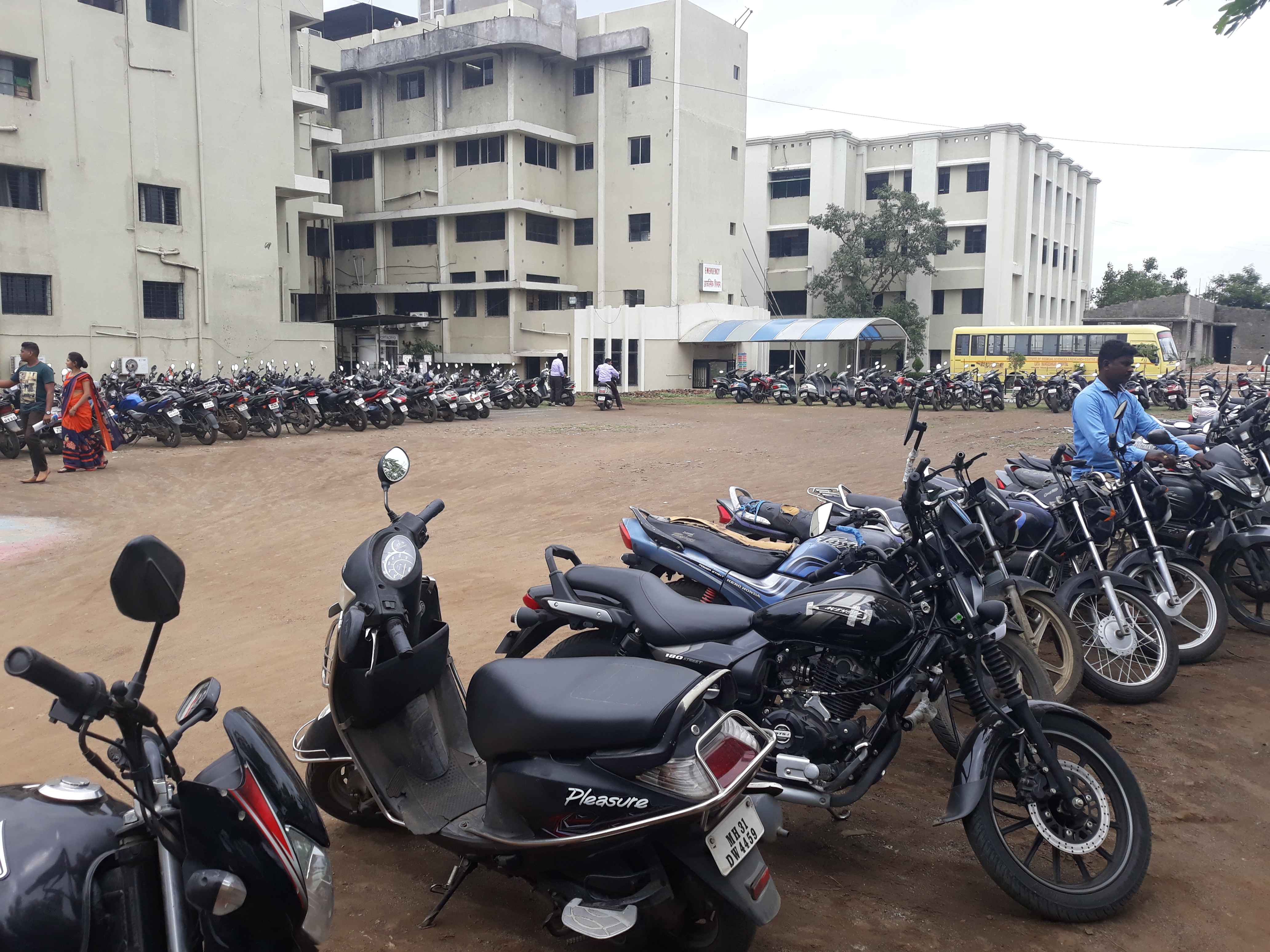 lata mangeshkar hospital parking