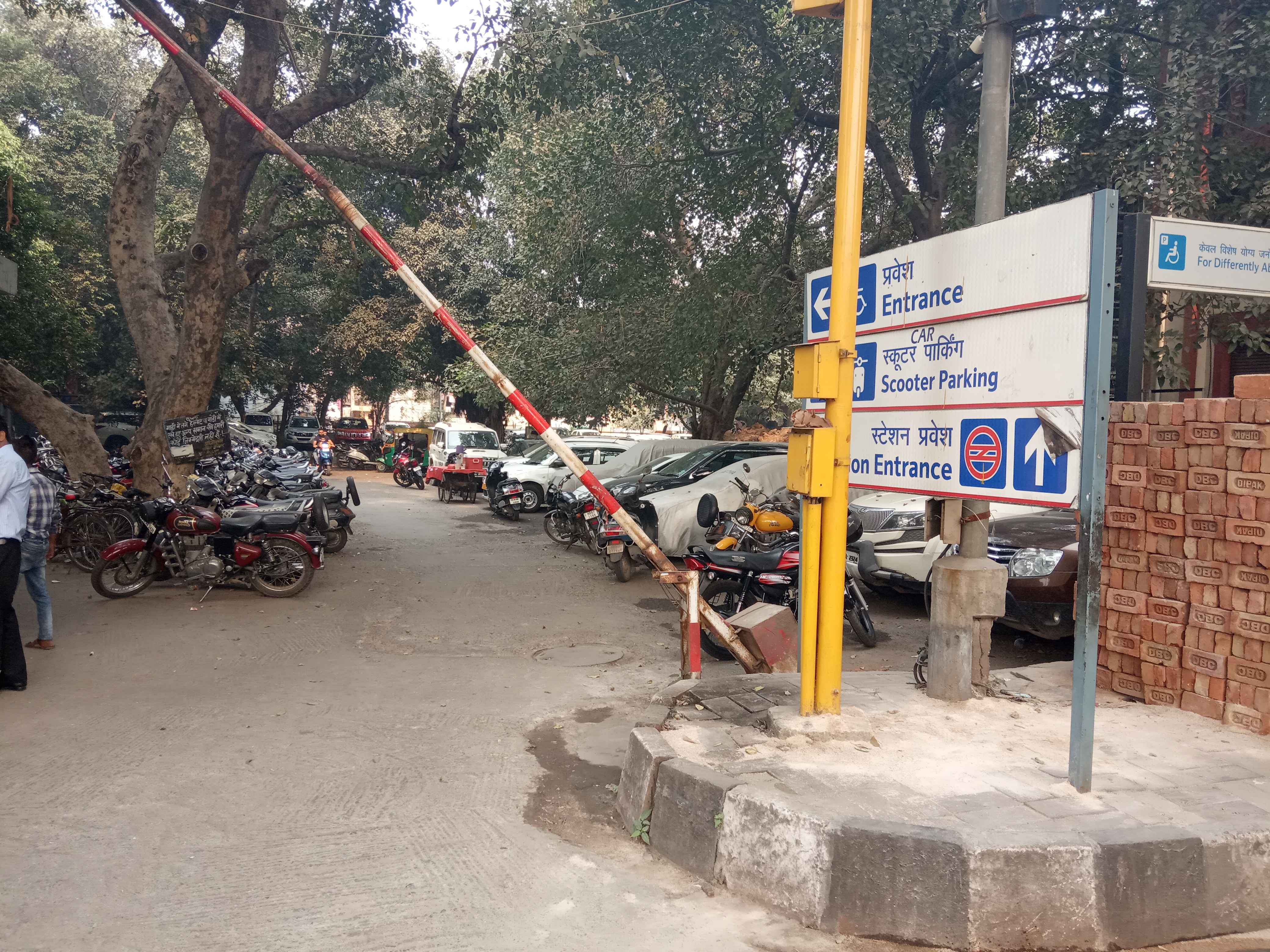 Book Moti Nagar Metro Station Gate No 3 And 4 Parking In New Delhi