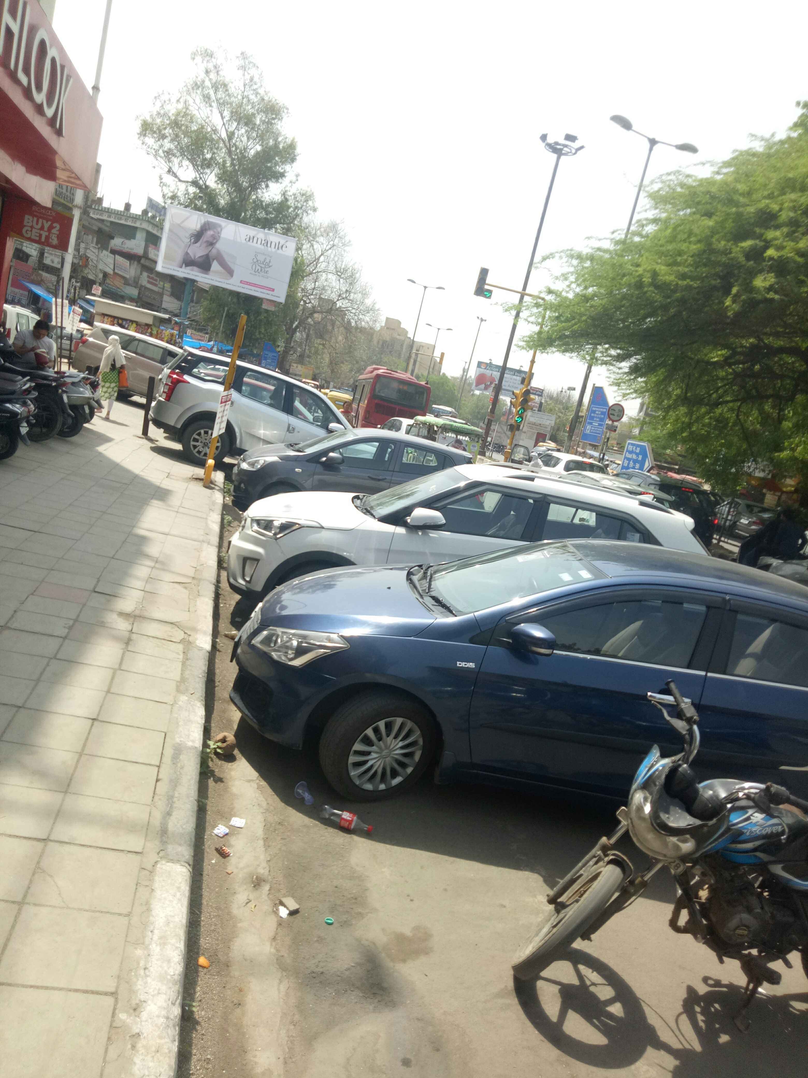 Jwala heri parking point 9 In New Delhi