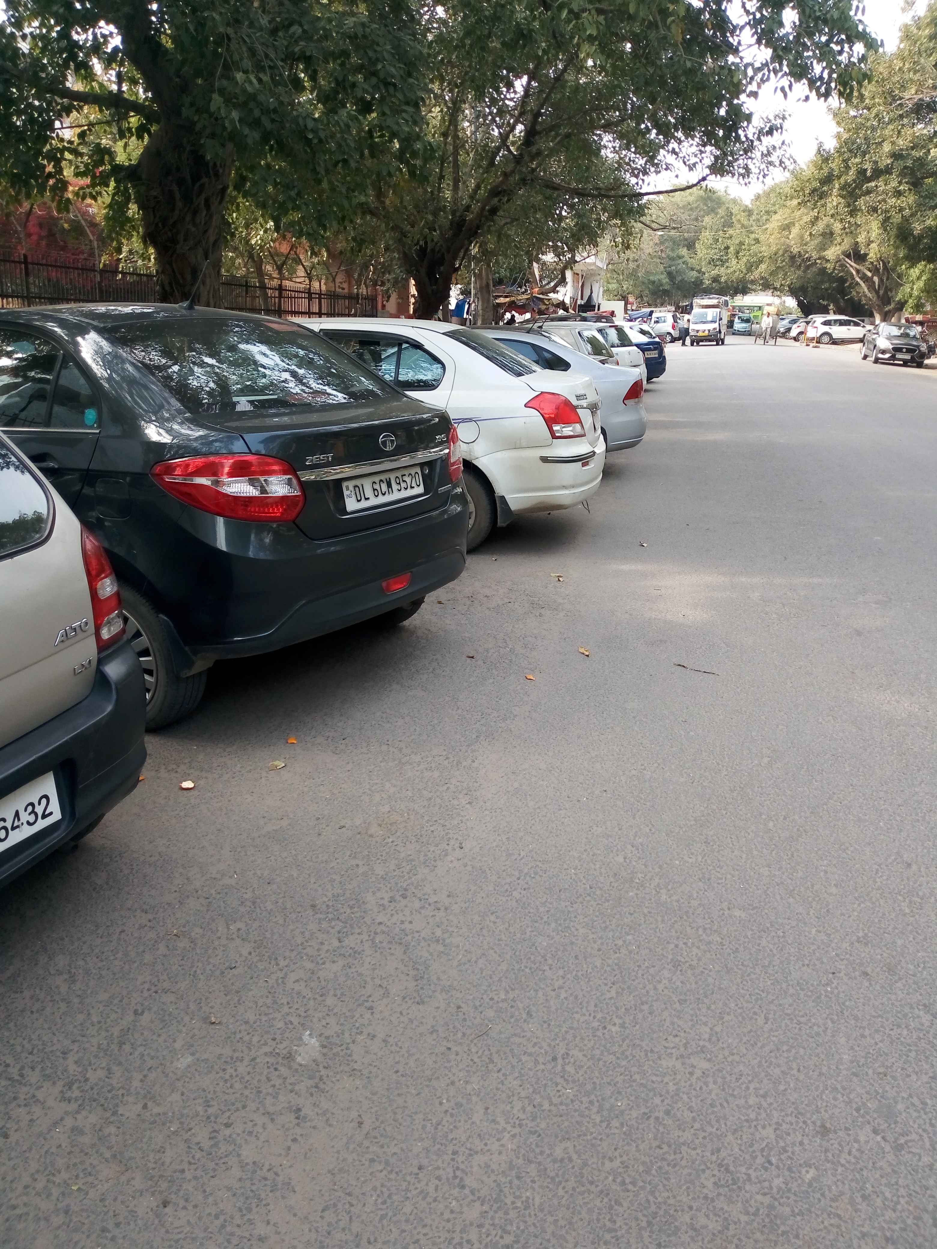 kurmanchal apartments parking In Alipur