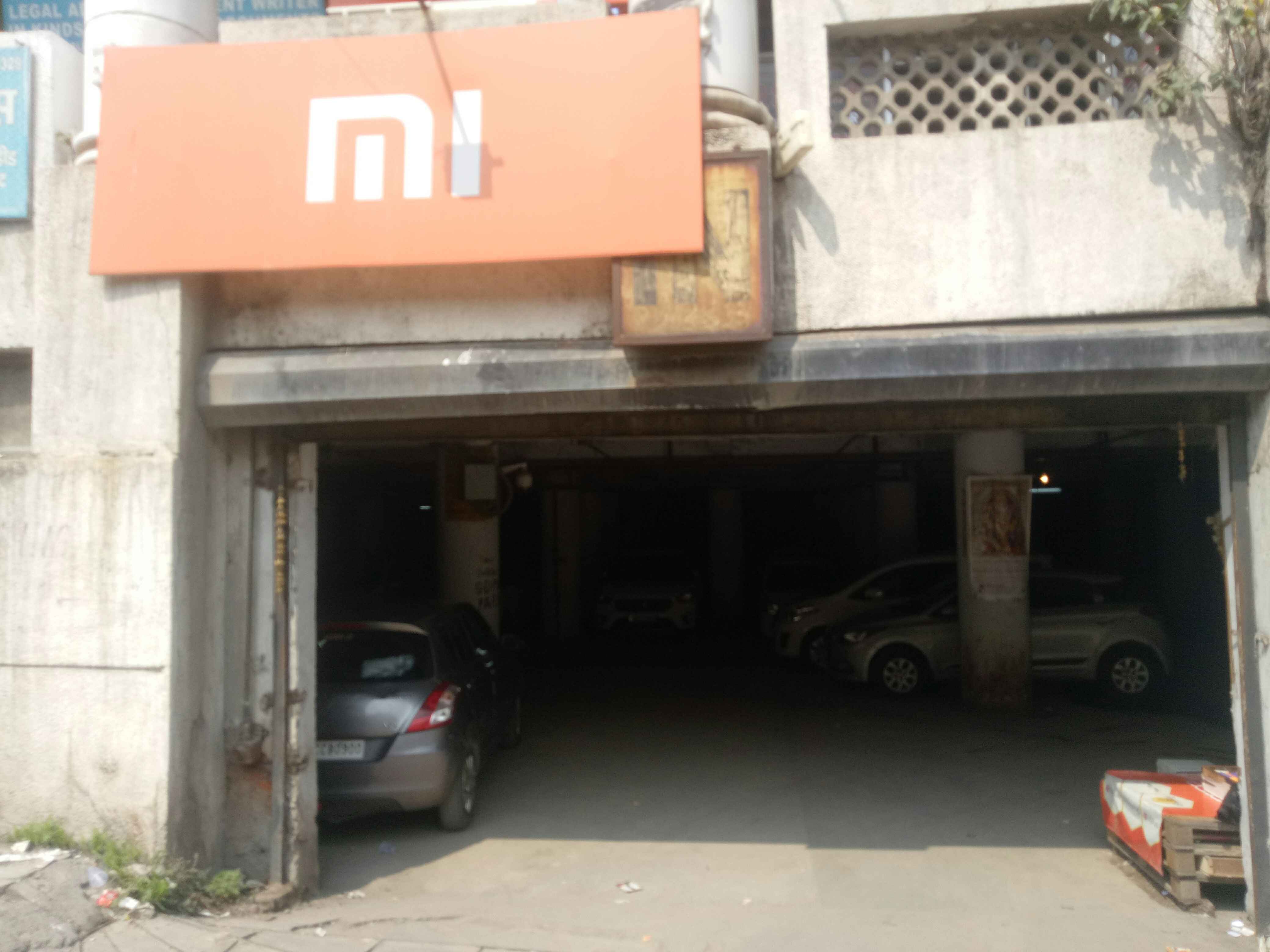 DC Janakpuri basement number 7 parking In Dehli